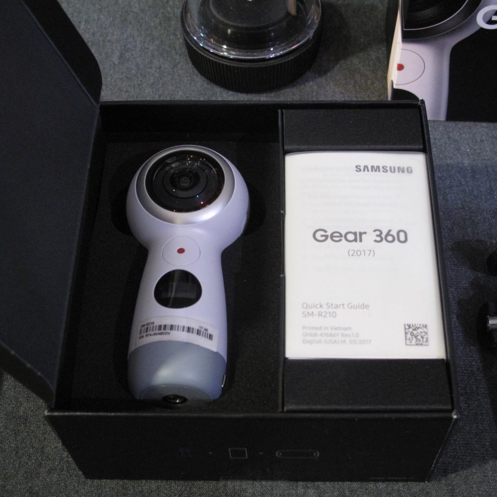 Samsung Gear 360 (2017 Edition) Real 360° 4K VR Camera